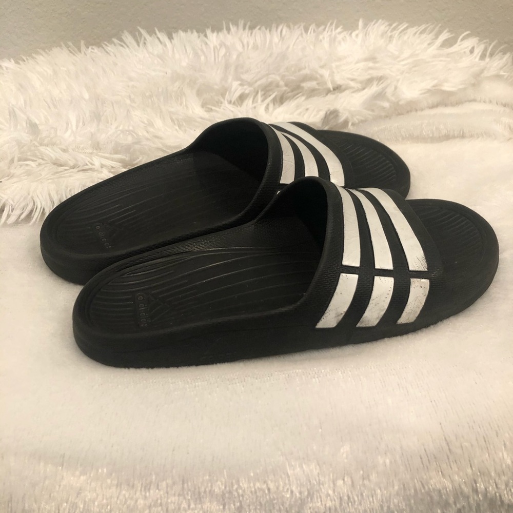 Adidas Slides fit like a youth size 5 - Picture 2 of 6